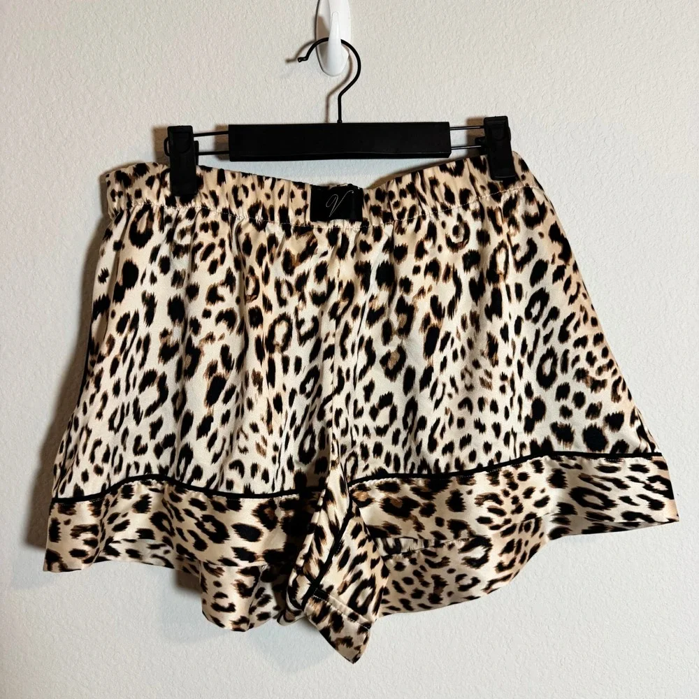 Victorias Secret Leopard Print Satin Pajama Shorts Tan Black Large Sleepwear - Picture 1 of 4